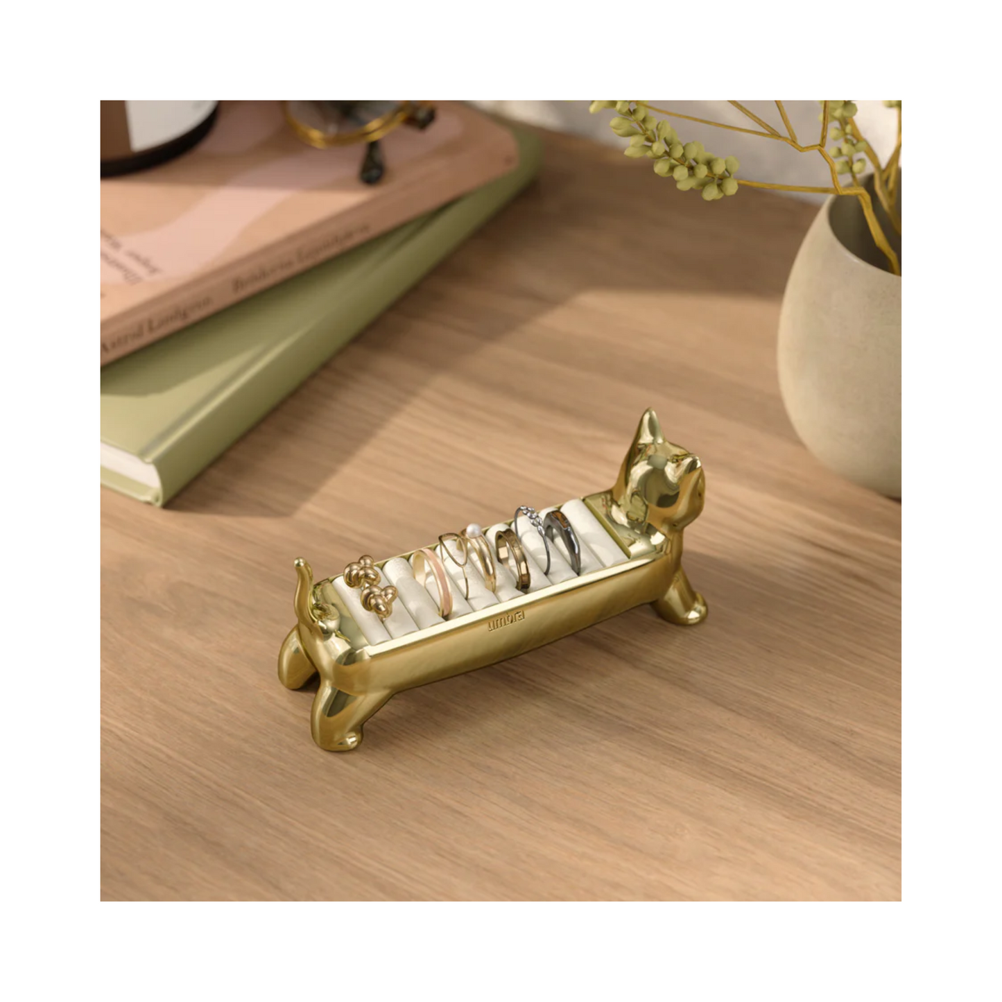 Ali Cat Ring Holder Brass