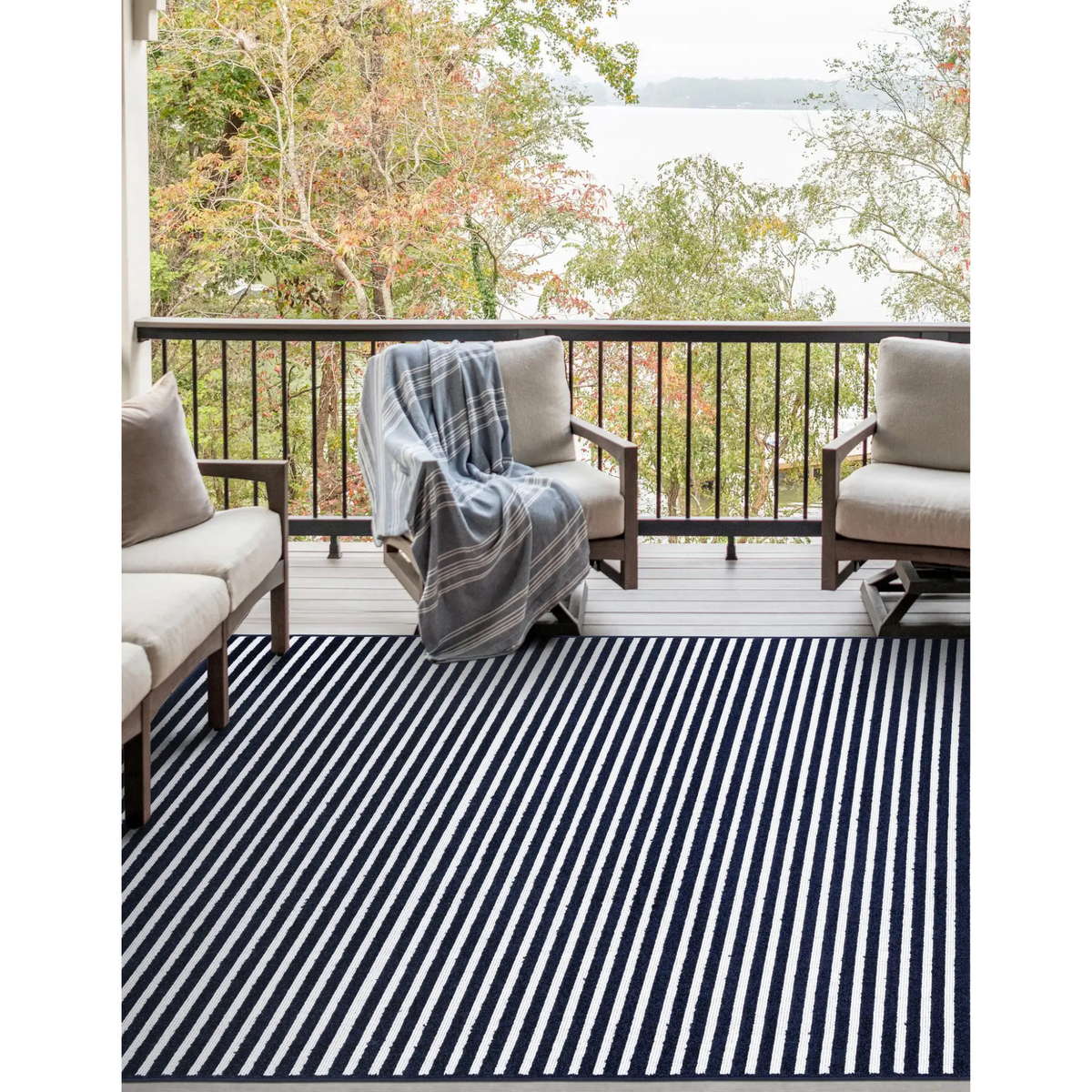Navy Blue 4' 1 x 6' 1 Indoor/Outdoor Rectangle Rug