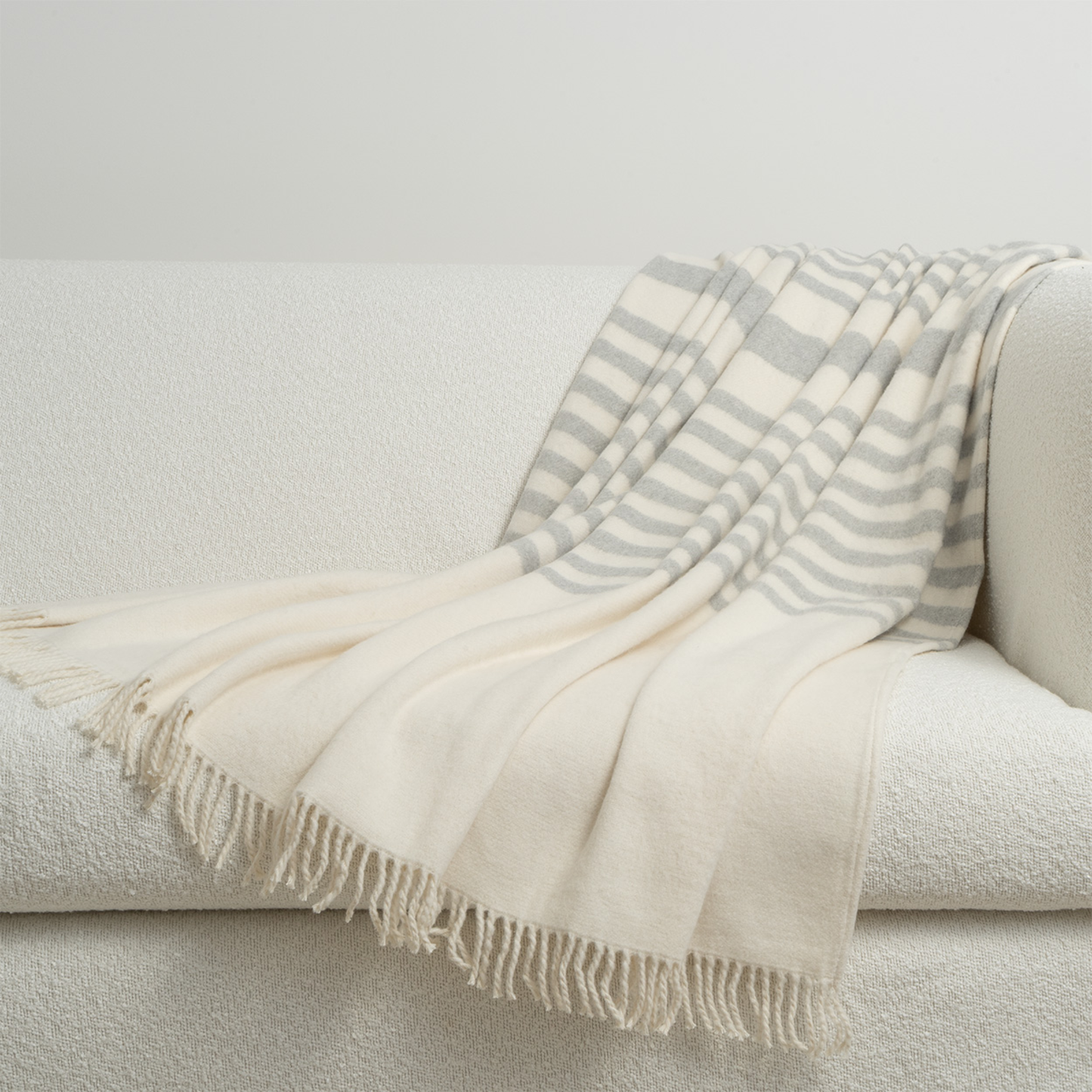 Nona Throw